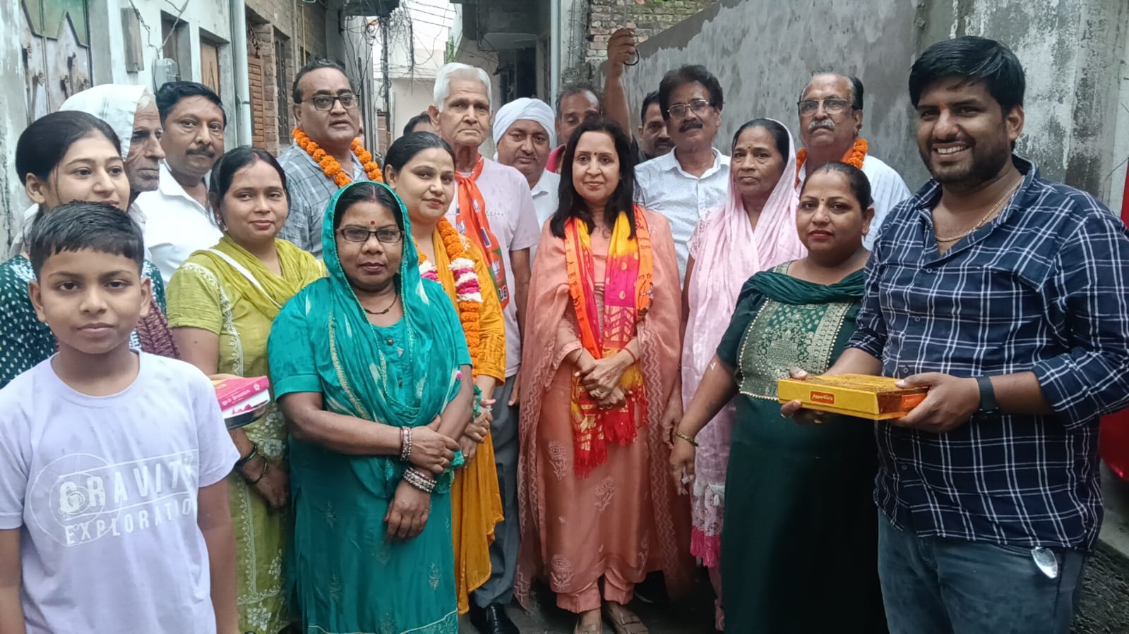 पालिका अध्यक्ष ने 18 लाख की लागत से बनी सड़क का किया लोकार्पण