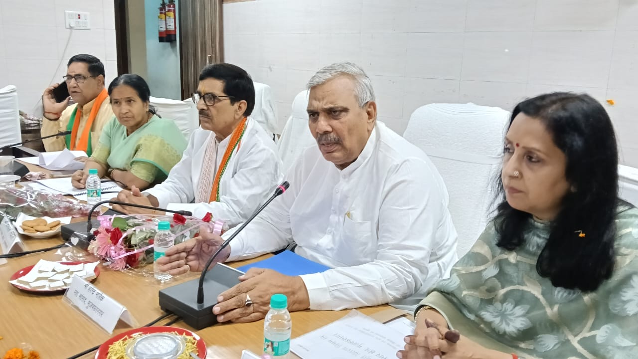 विद्युत समस्याओं को लेकर जन प्रतिनिधियों ने जताई नाराजगी