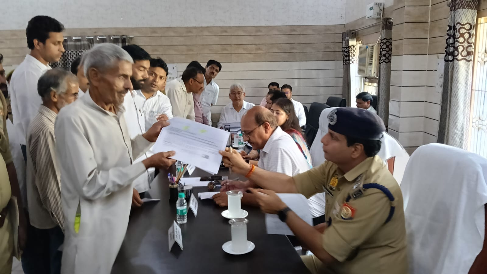 डीएम-एसएसपी ने जनसमस्याएं सुनकर दिए त्वरित निस्तारण के निर्देश