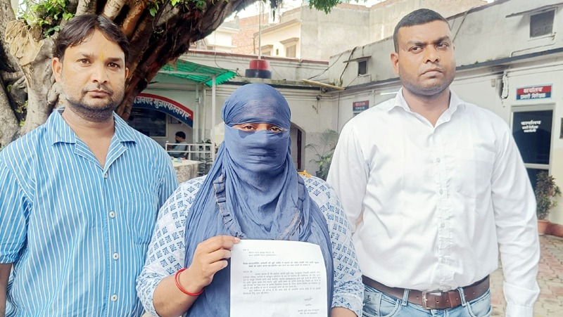 आउटसोर्सिंग महिला कर्मचारी से वसूली