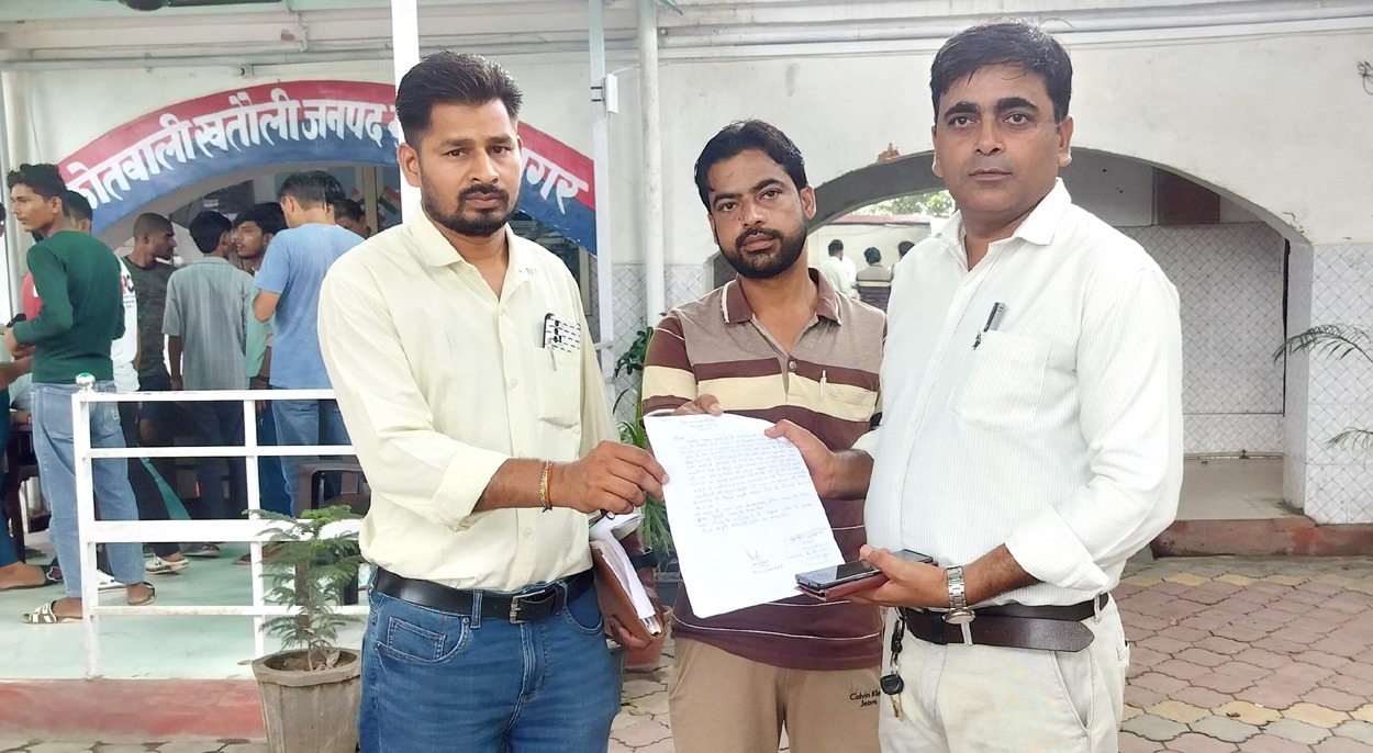 ट्रांसफार्मर से तेल निकालकर की विद्युत आपूर्ति बाधित