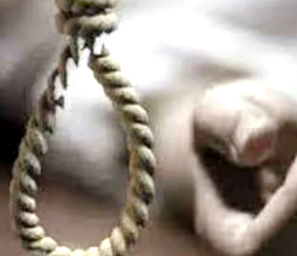 प्रताड़ना का स्टेट्स लगाकर विवाहिता ने मौत को लगाया गले