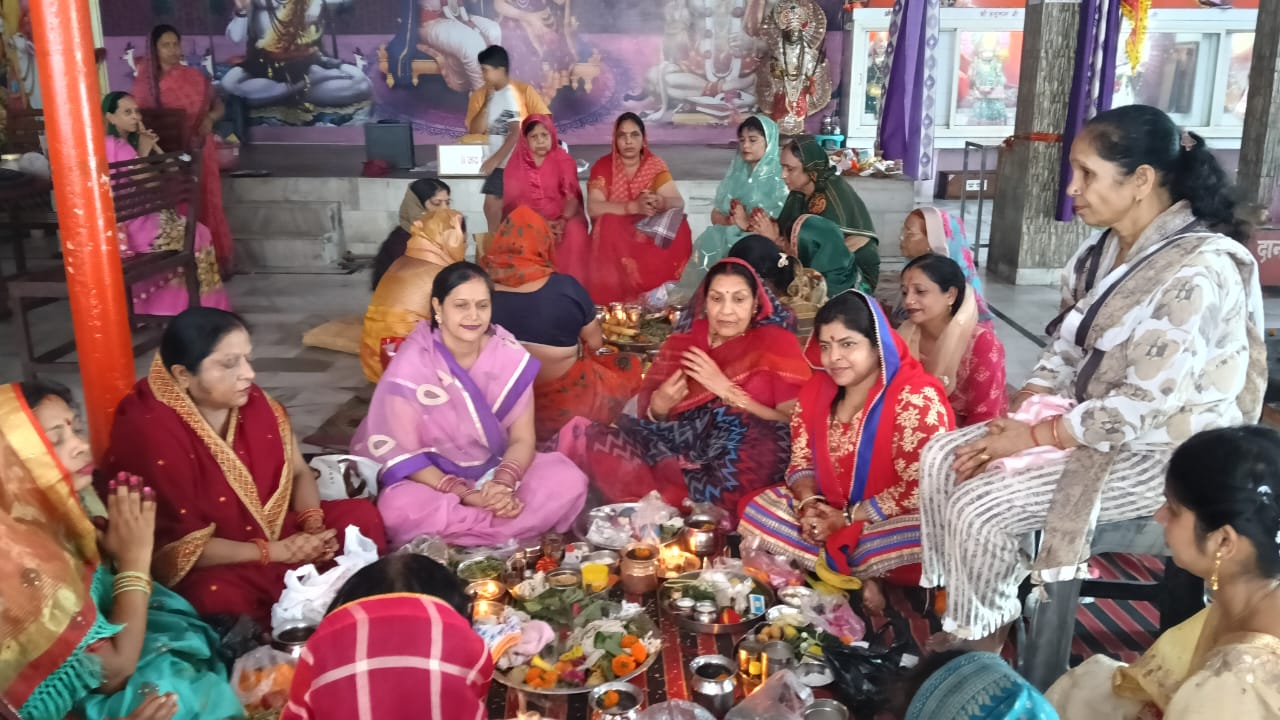 मनकामनेश्वर शिव मंदिर में धूमधाम से मनाई गई हरतालिका तीज