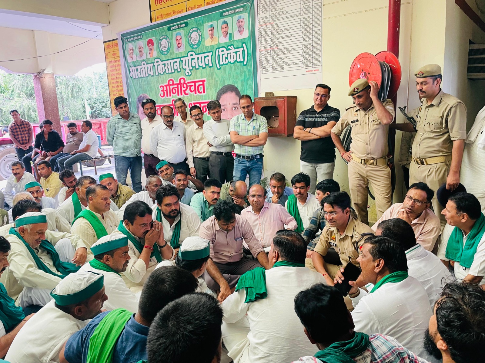 भाकियू ने खतौली तहसील घेराव कर जताया विरोध, दूसरे दिन धरना समाप्त