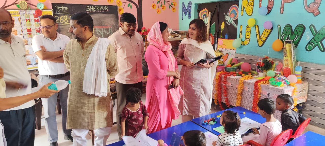 आईएएस अपराजिता ने गांव शेरपुर में लिया विकास कार्यों का जायजा