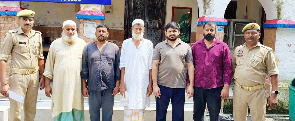 पांच वांछित अभियुक्तों को दबिश देकर किया गिरफ्तार
