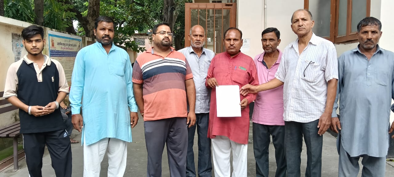 भैरव बाबा मंदिर मार्ग को पक्का कराने की मांग