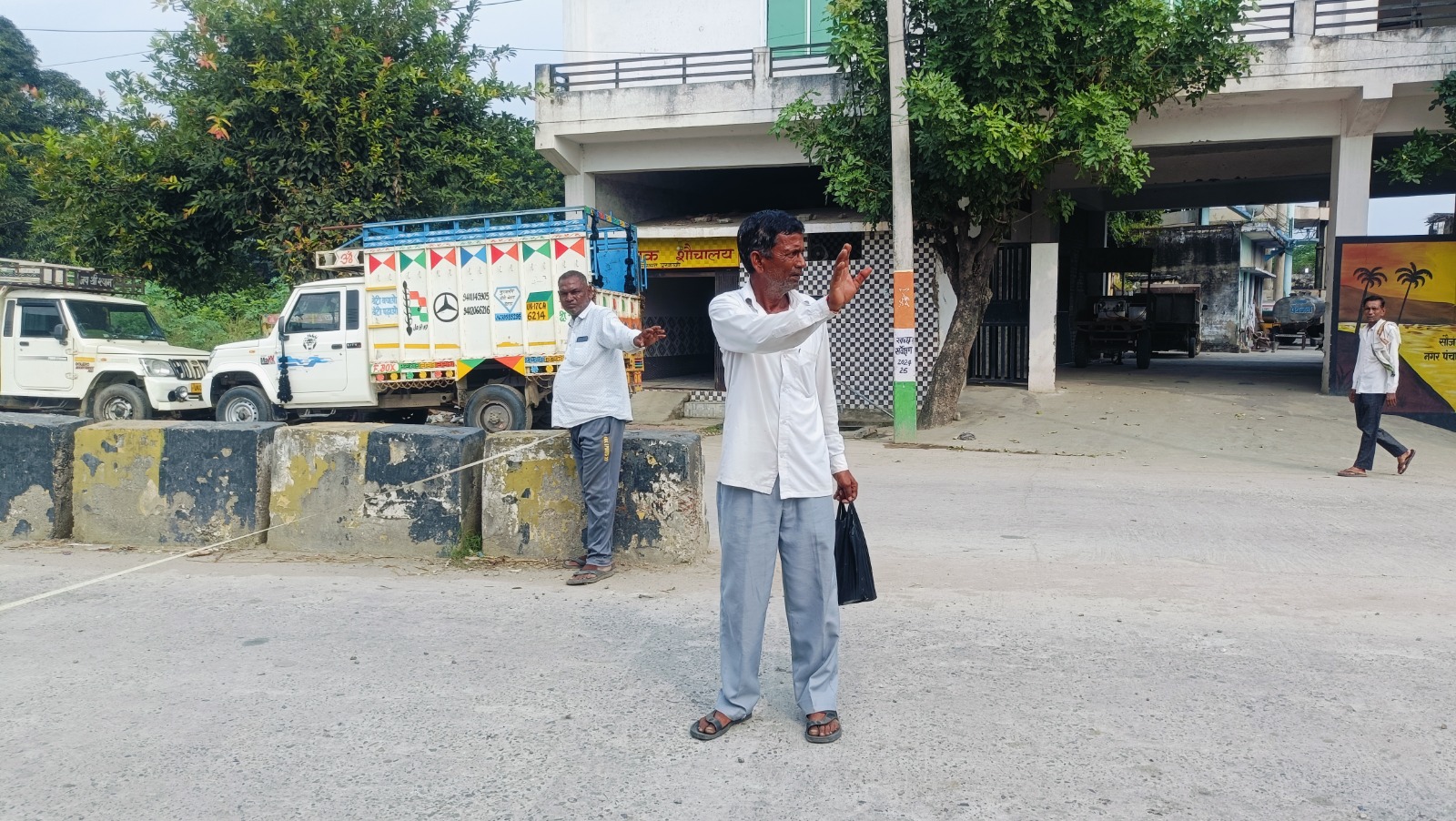 पुरकाजी में हाईवे चौड़ीकरण की पैमाइश, लोगों में हड़कंप