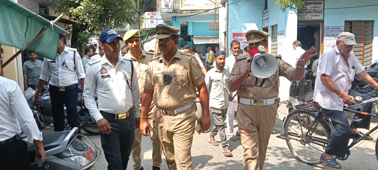 यातायात व्यवस्था सुधारने को ट्रैफिक पुलिस की सख्ती