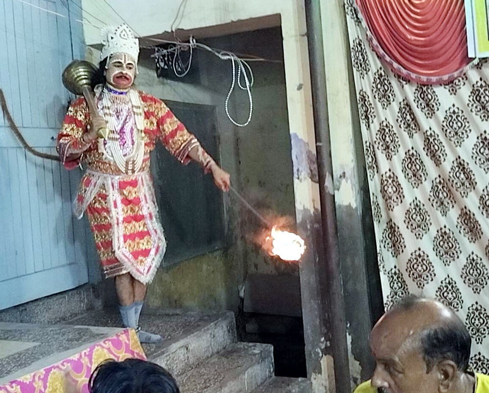 हनुमान ने सोने की लंका को किया खाक, रामलीला में उमड़ा जन सैलाब