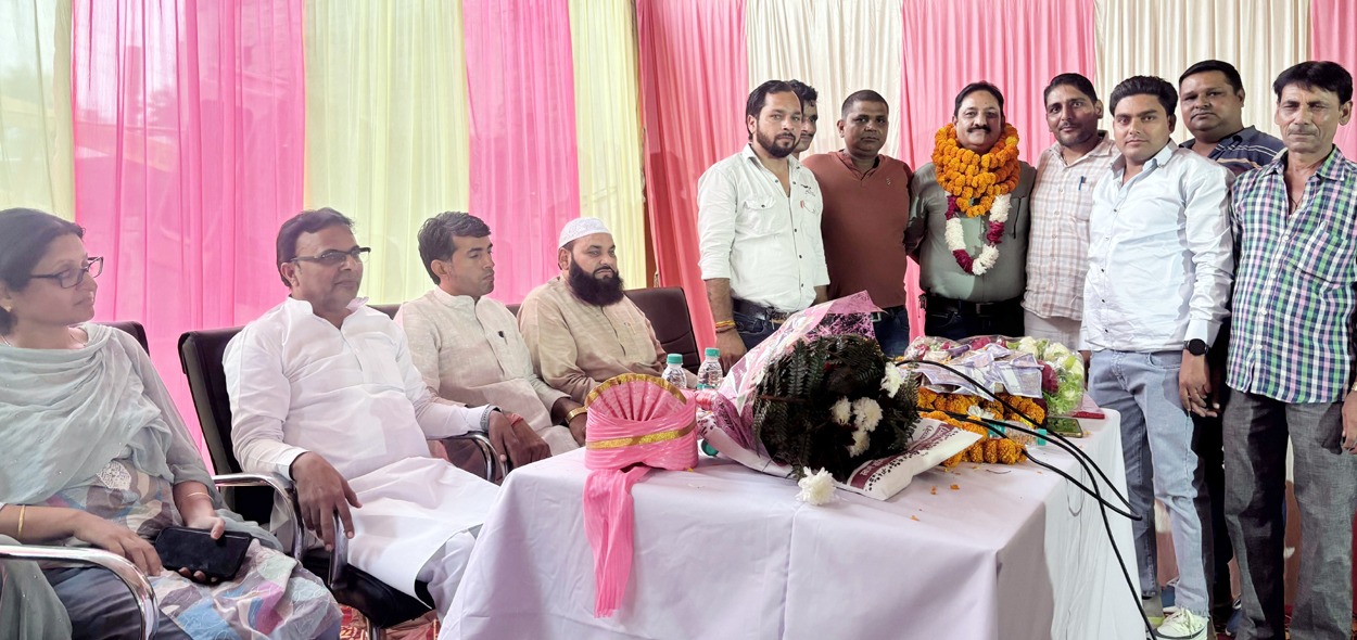 गुज़र तो जाएगी तेरे बग़ैर भी लेकिन, बहुत उदास बहुत बेक़रार गुज़रेगी…