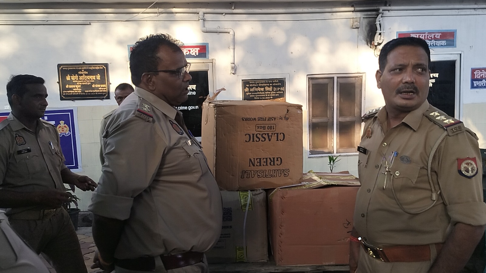 पुलिस का बड़ा एक्शन: 173 किलो, ढाई लाख रुपए कीमत के अवैध पटाखे पकड़े, एक गिरफ्तार, दो फरार
