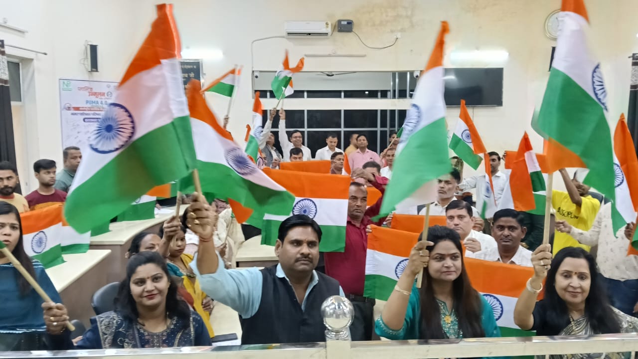 वंदे मातरम के 150 वर्ष पूर्ण होने पर नगर पालिका में गूंजा देशभक्ति का स्वर