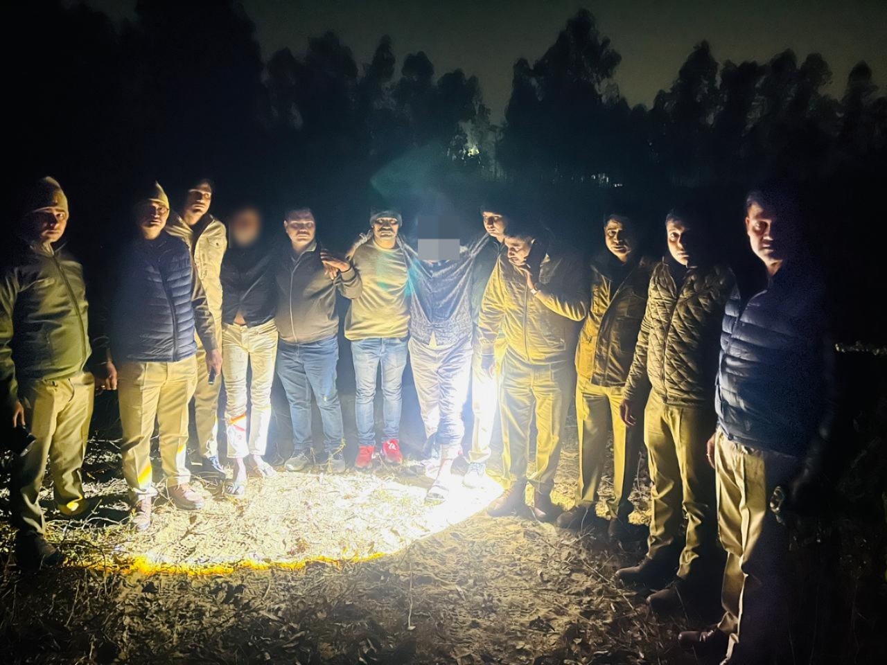 गौकशों और पुलिस से मुठभेडः दो गोली लगने से घायल