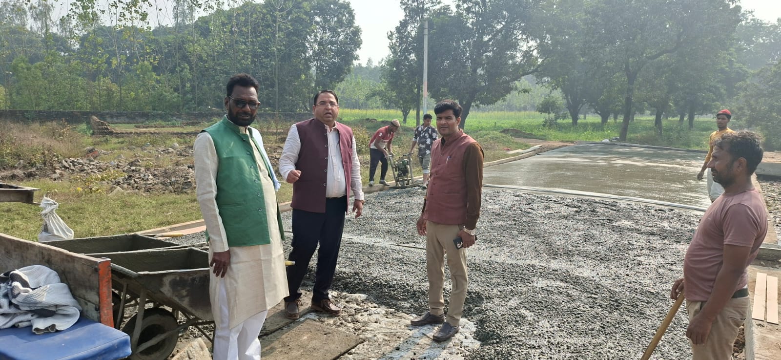 सड़क निर्माण और नाला निर्माण का निरीक्षण