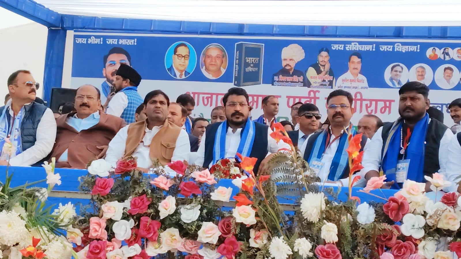 उमड़ा जन सैलाब ने उड़ाई दिल्ली और लखनऊ की सरकारों की नींद