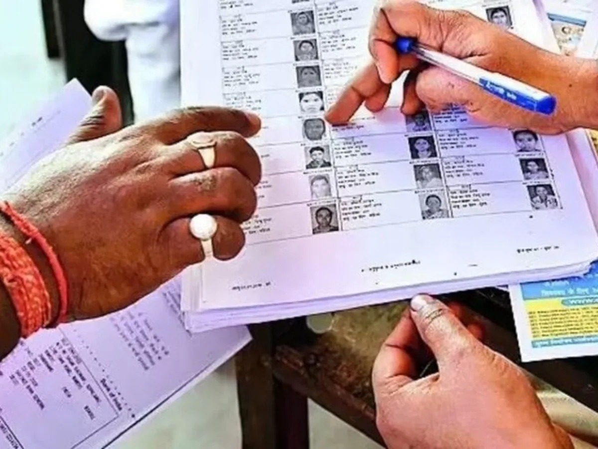 चालू एसआईआरअभियान में कट जायेंगे लाखों मतदाता
