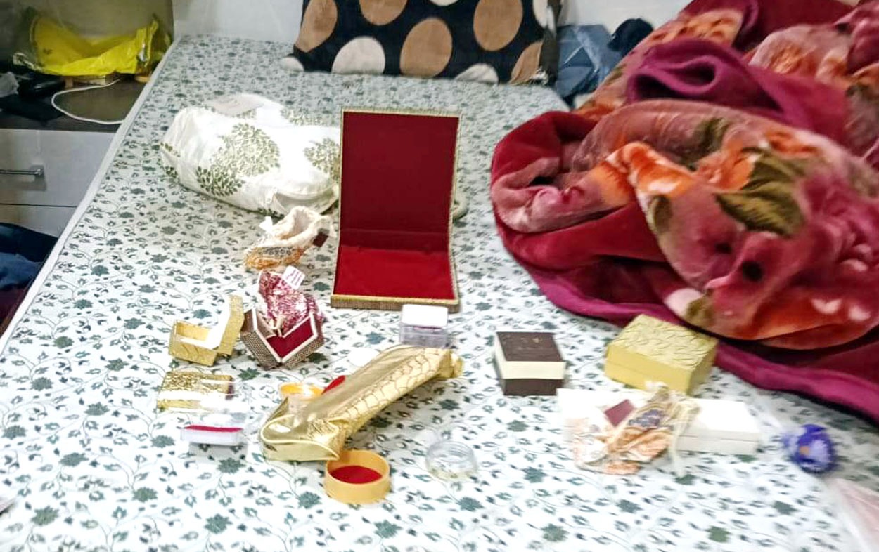 गांधी काॅलोनी में कपड़ा व्यापारी के घर में घुसकर लूटपाट