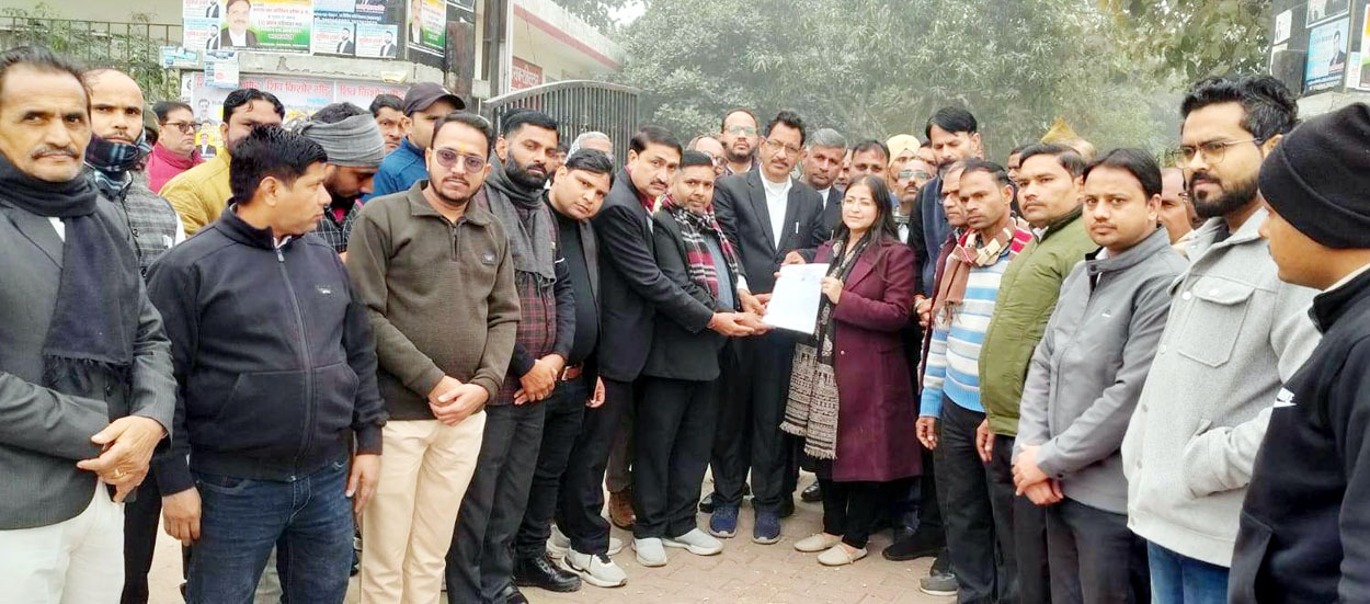 हाई कोर्ट बेंच की मांग को लेकर खतौली में अधिवक्ताओं ने किया जोरदार प्रदर्शन