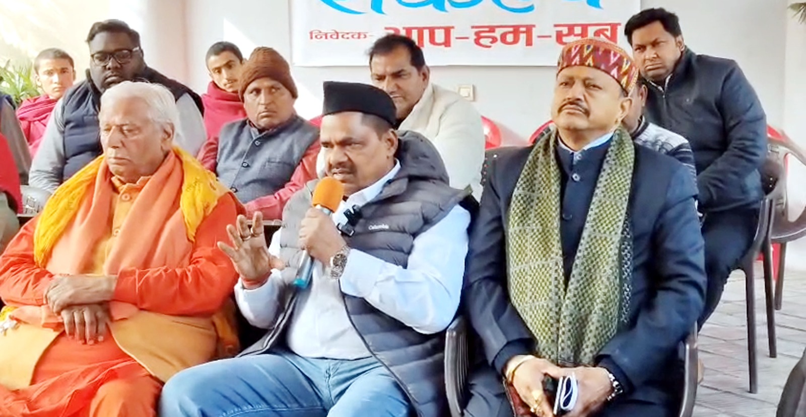 निजी यूनिपोल पर कब्जे व धमकी से रेशू बिफरे