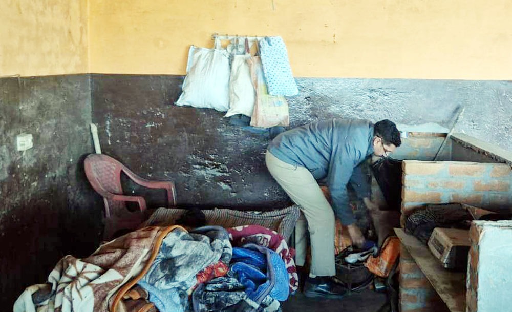 अवैध शराब की तलाश में दिन भर जुटी रही आबकारी टीमें