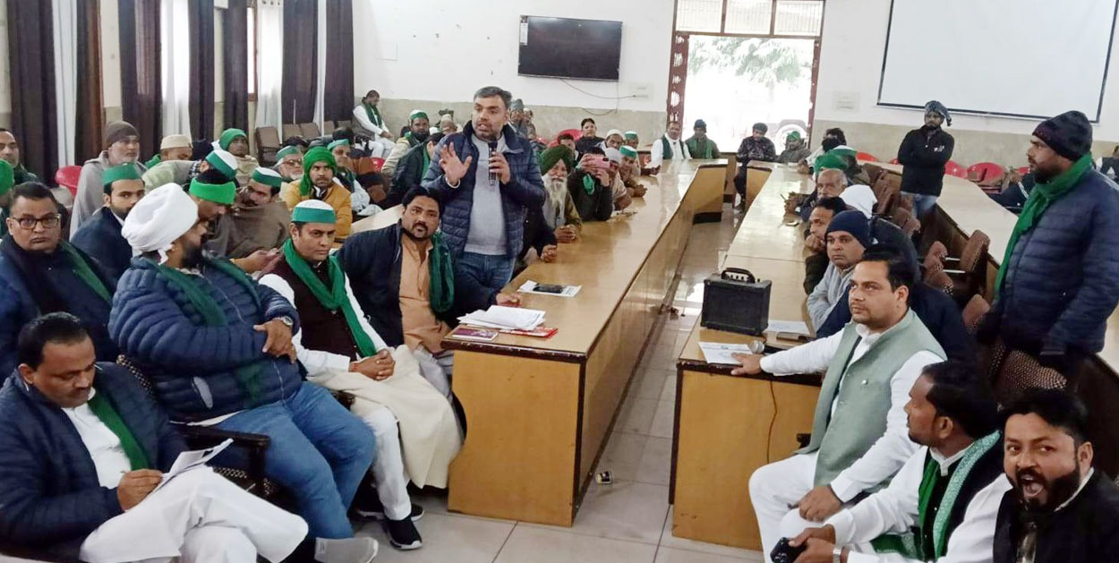 किसान दिवस में भड़का आक्रोश, भ्रष्टाचार के आरोपों से गरमाया माहौल