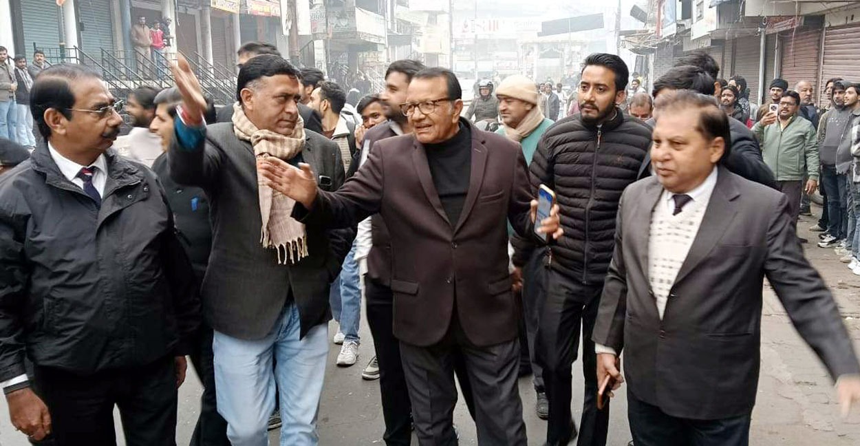 बैंच की मांग को लेकर बंद रहा मुजफ्फरनगर