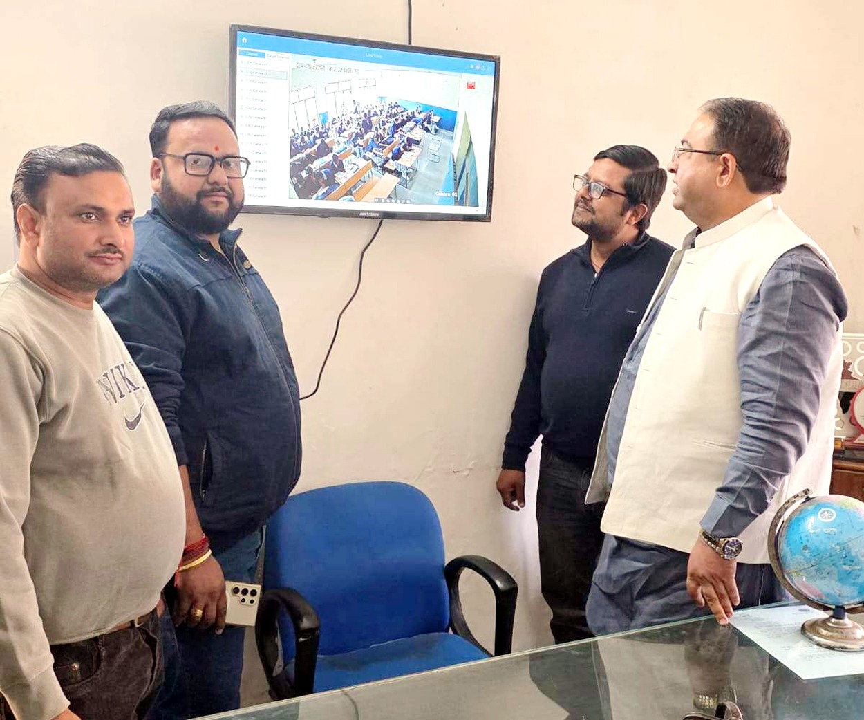 राजकीय इंटर कॉलेज पुरकाजी में लगे 48 हाई-टेक कैमरे