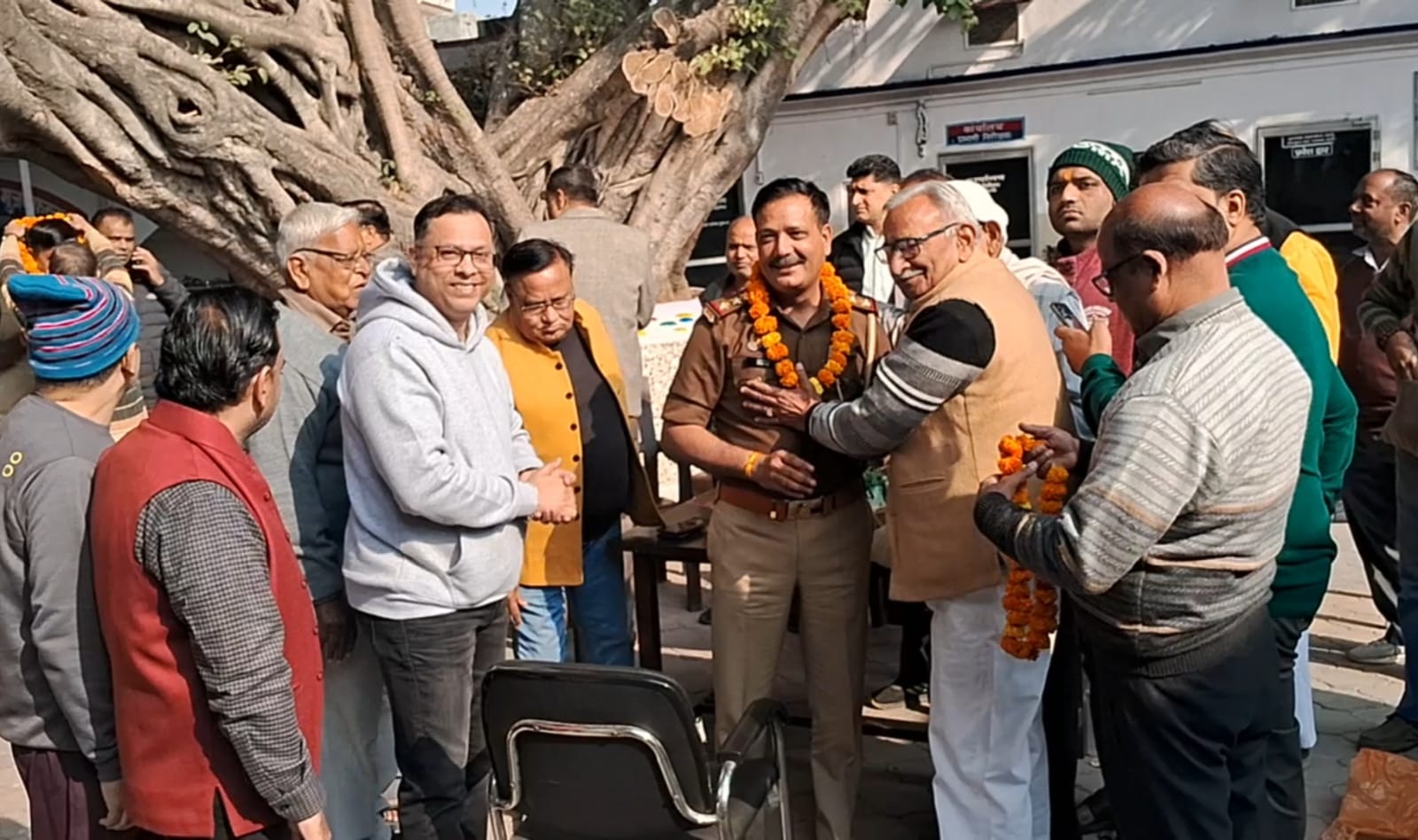 ब्लैकमेलर किक्की के पीड़ितों ने पुलिस को किया सम्मानित