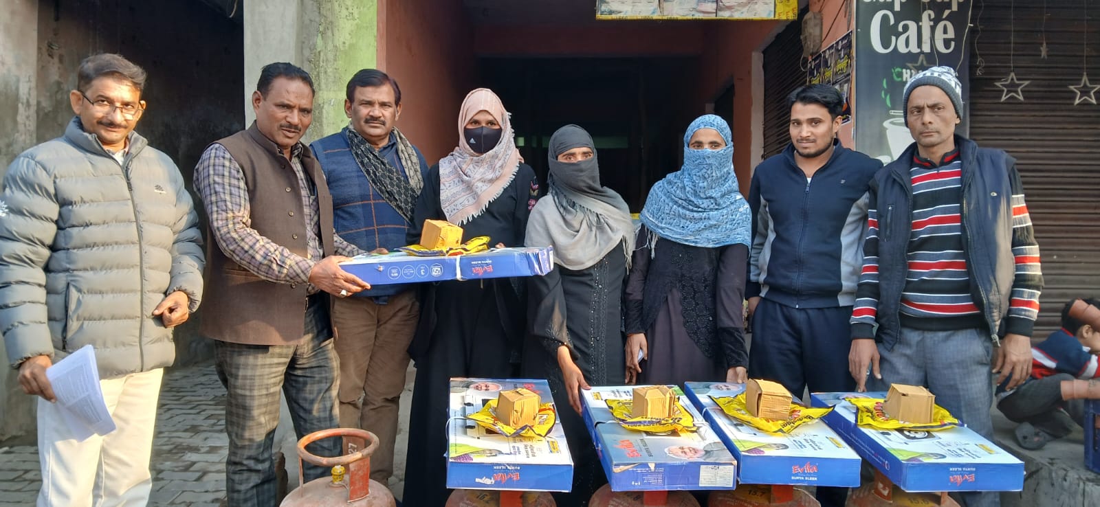 प्रधानमंत्री उज्ज्वला योजना के अंतर्गत जिला गैस सिलेंडर वितरण