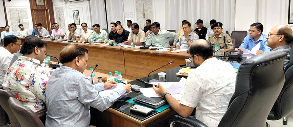 उद्यमियों की समस्याओं के समाधान को अधिकारियों को दिए निर्देश-डीएम उमेश मिश्रा की अध्यक्षता में जिला उद्योग बन्धु समिति की बैठक सम्पन्न